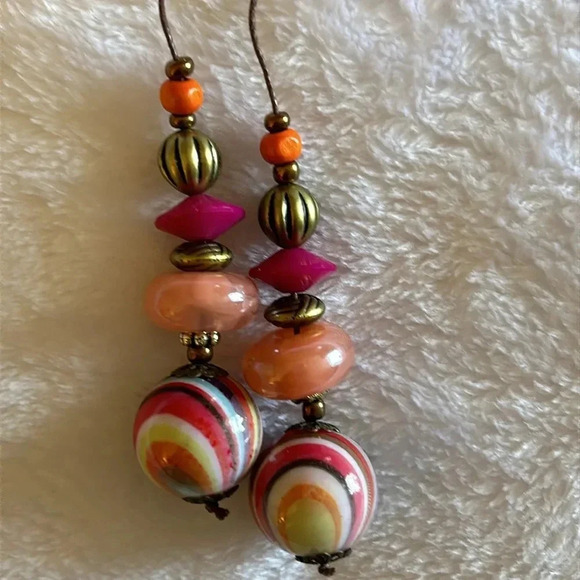 🩷NWT Fashion Jewelry Fun Dangle Earrings 🧡 - Picture 4 of 4
